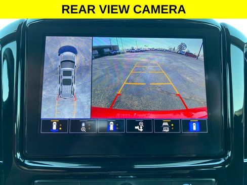 Used 2023 Chevrolet Traverse LT FWD image 9