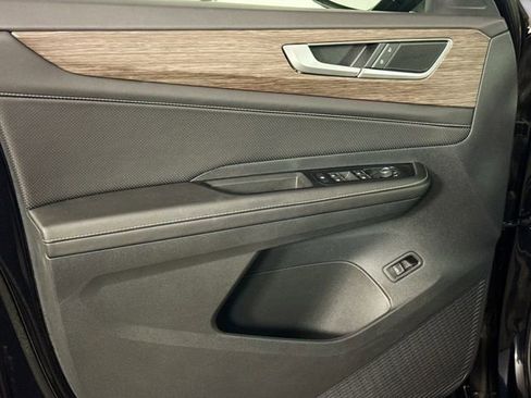 Used 2025 Volkswagen Atlas SEL image 19