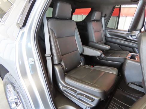 Used 2021 Chevrolet Tahoe Z71 w/ Luxury Package AWD/4WD image 33