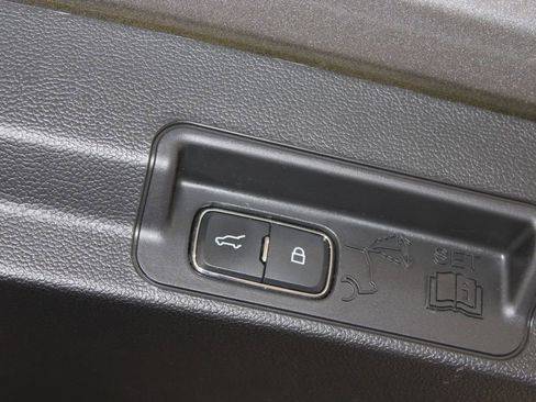 Used 2025 Ford Explorer ST-Line w/ ST-Line Street Pack AWD/4WD image 16