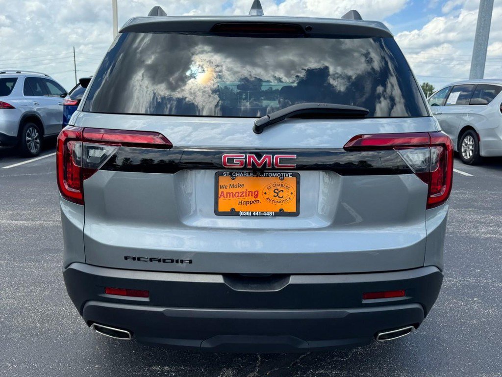 Used 2023 GMC Acadia SLE w/ Elevation Edition FWD image 4