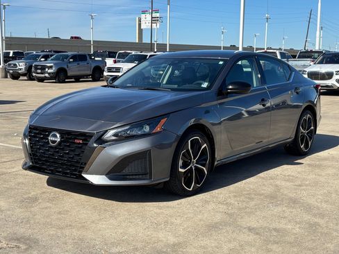 Used 2024 Nissan Altima 2.5 SR image 9