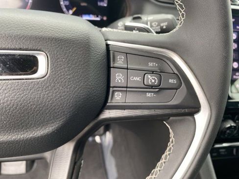 Used 2024 Jeep Grand Cherokee Laredo image 37