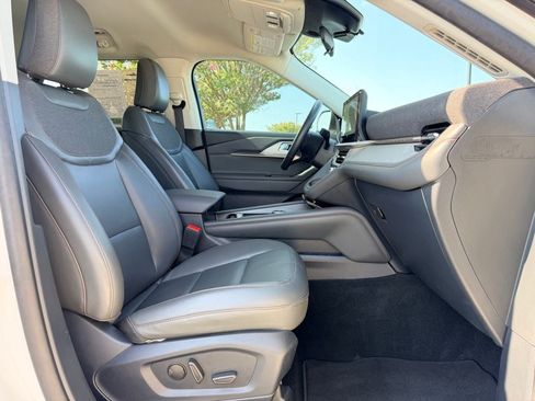 Certified 2025 Ford Explorer Active w/ Active Comfort Package RWD image 15