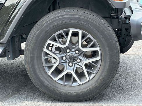 Used 2025 Jeep Wrangler Unlimited Sahara AWD/4WD image 7