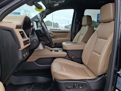 Used 2022 Chevrolet Suburban Premier image 15