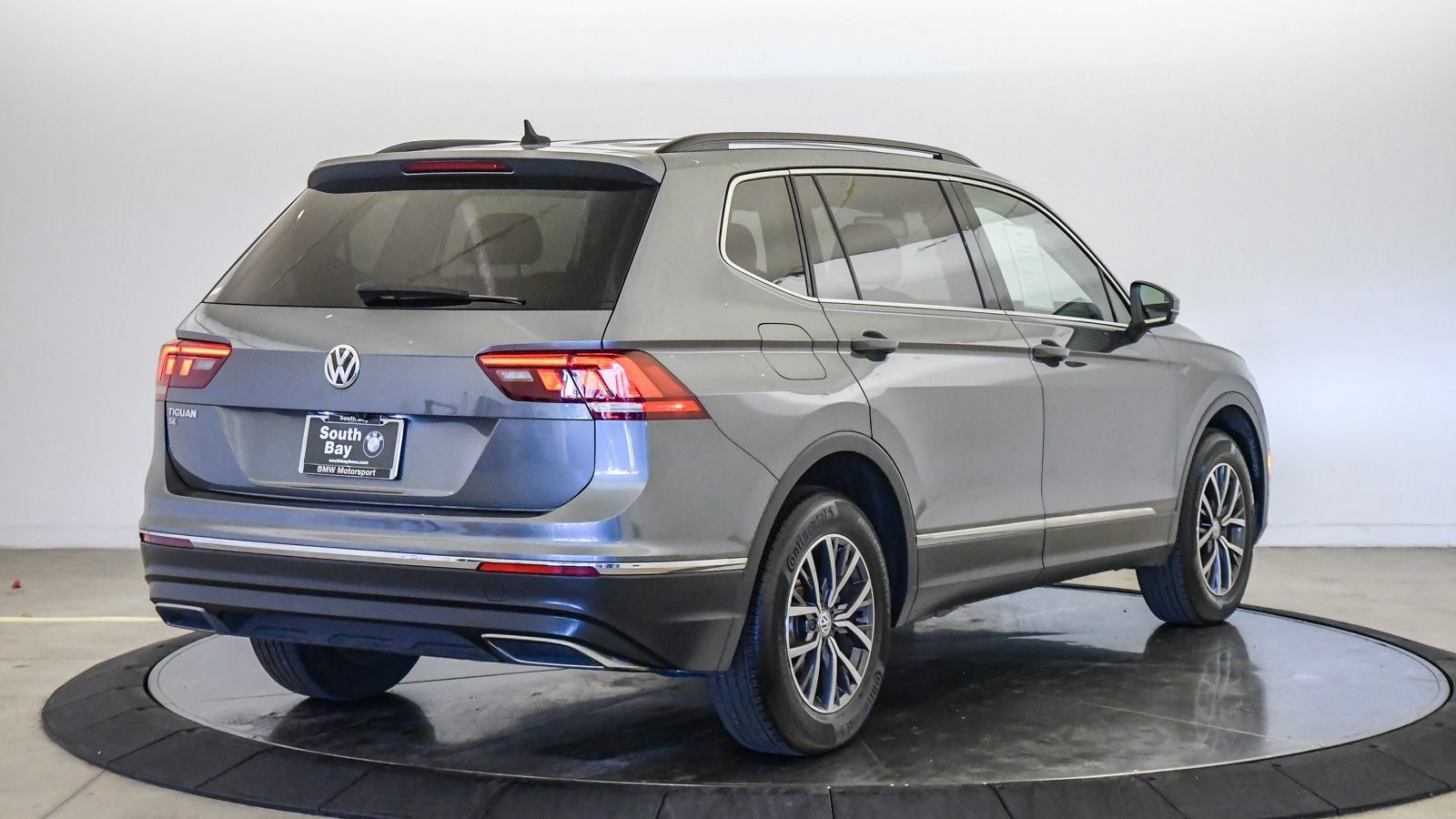 Used 2020 Volkswagen Tiguan SE FWD image 5