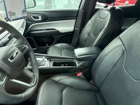 Used 2023 Jeep Compass Latitude w/ Sun and Sound Group AWD/4WD image 16