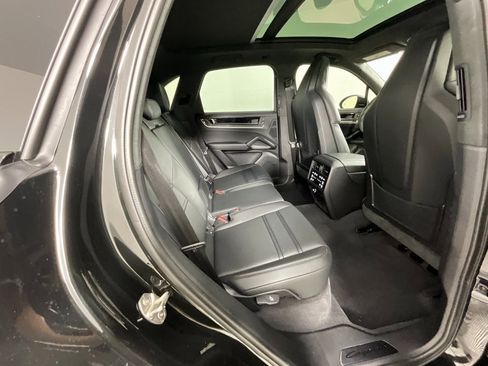Used 2025 Porsche Cayenne Turbo image 24