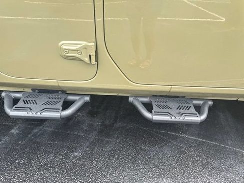 Used 2025 Jeep Gladiator Sport AWD/4WD image 15