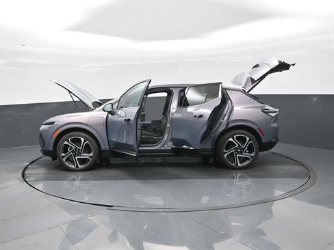 New 2026 Chevrolet Equinox EV LT image 29