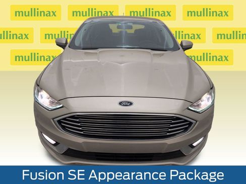 Used 2018 Ford Fusion SE w/ Equipment Group 201A FWD image 14
