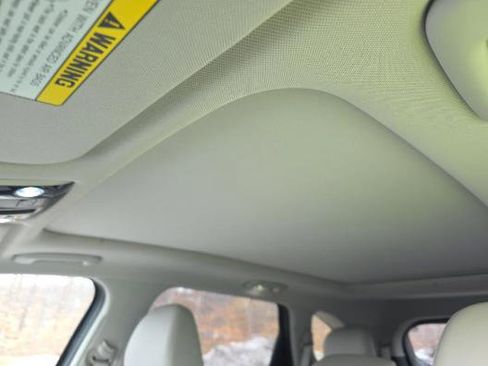 Used 2025 Kia Sorento S w/ Panoramic Sunroof Package image 7