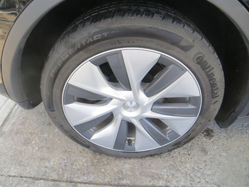 Used 2023 Tesla Model Y Long Range image 6