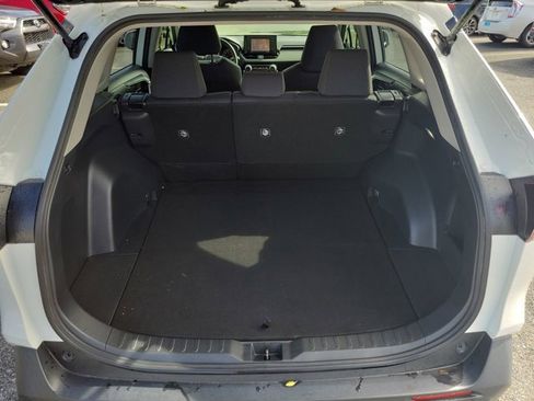 Used 2022 Toyota RAV4 LE image 19