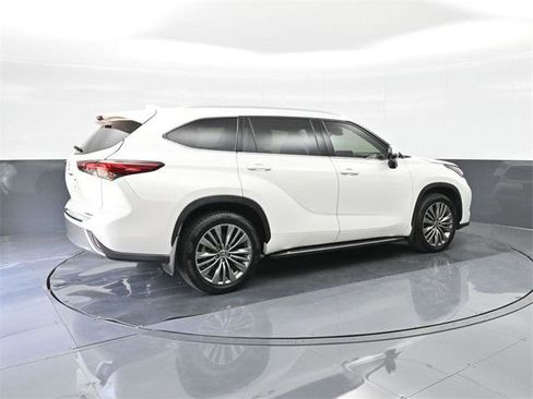 Certified 2021 Toyota Highlander Platinum image 15