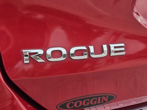 Used 2017 Nissan Rogue SV image 15