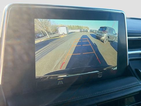 Used 2024 Chevrolet Suburban LT image 14