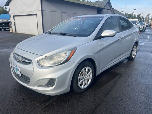 Used 2014 Hyundai Accent GLS image 2