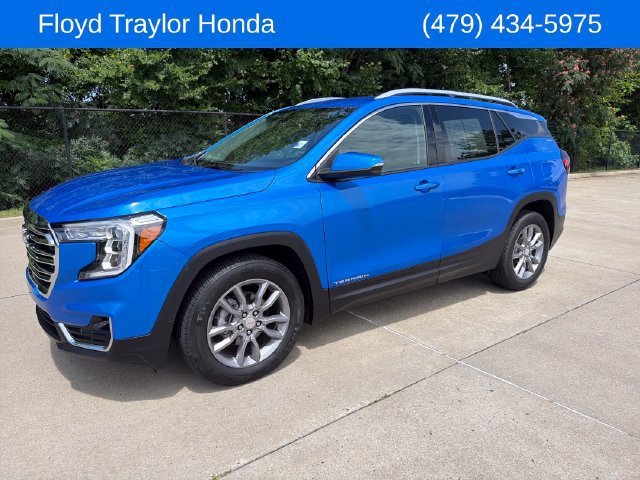 Used 2024 GMC Terrain SLT FWD image 1