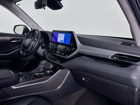 Used 2023 Toyota Highlander Platinum image 30