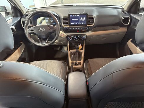 Used 2024 Hyundai Venue Limited FWD image 26