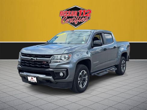 Used 2022 Chevrolet Colorado Z71 AWD/4WD image 2