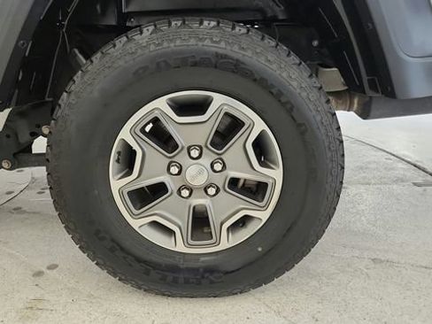 Used 2020 Jeep Gladiator Sport w/ Quick Order Package 24S AWD/4WD image 9