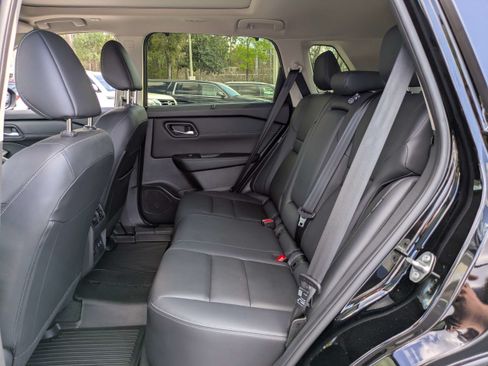 Certified 2025 Nissan Rogue SL w/ SL Premium Package FWD image 15