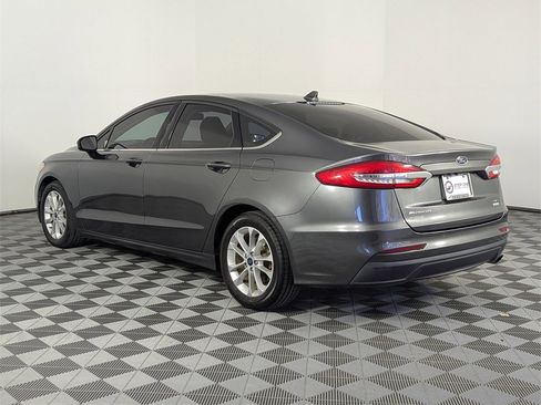 Used 2020 Ford Fusion SE image 5