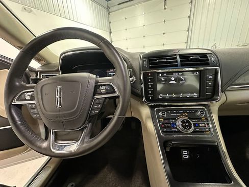 Used 2018 Lincoln Continental Reserve w/ Continental Climate Package AWD/4WD image 37