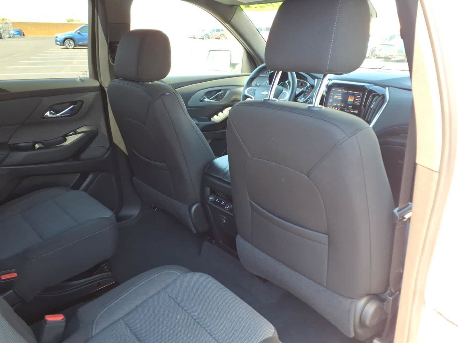 Used 2023 Chevrolet Traverse LT FWD image 17