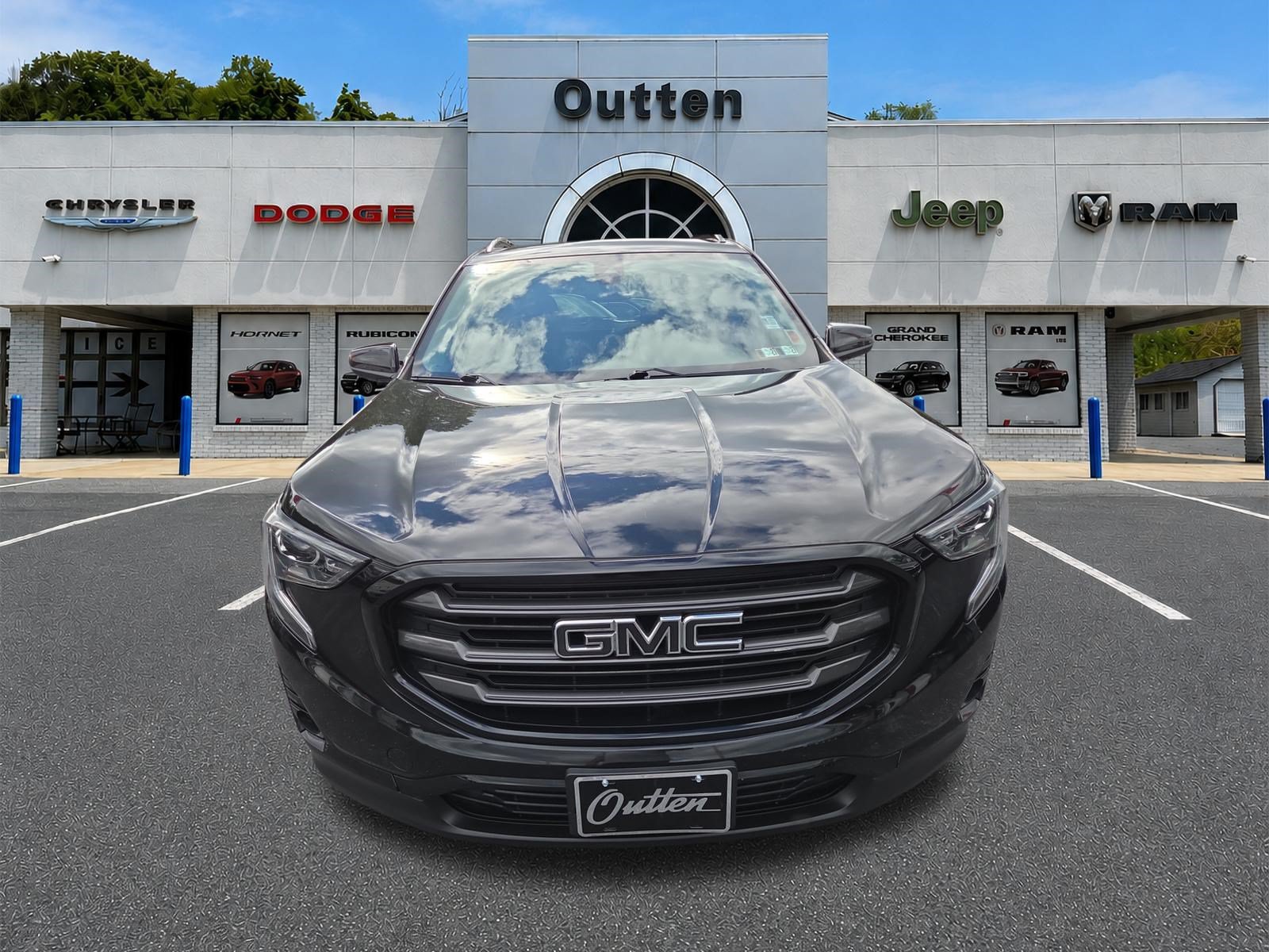 Used 2020 GMC Terrain SLT w/ Elevation Edition FWD image 9