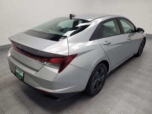 Used 2022 Hyundai Elantra SEL FWD image 10