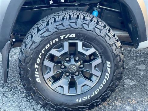 Certified 2021 Toyota Tacoma TRD Off-Road image 16