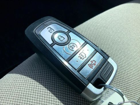 Used 2019 Ford Explorer XLT w/ Equipment Group 201A FWD image 15