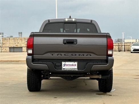 Used 2022 Toyota Tacoma SR image 7