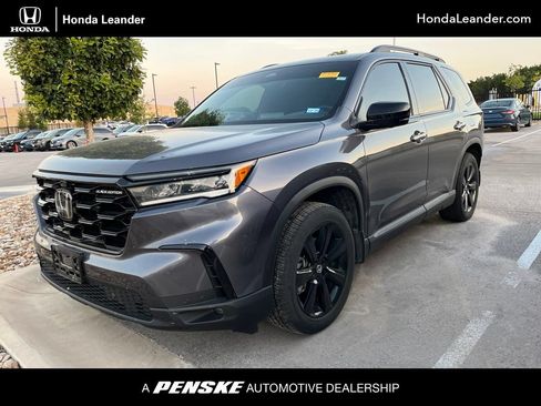 Used 2025 Honda Pilot Black Edition image 1