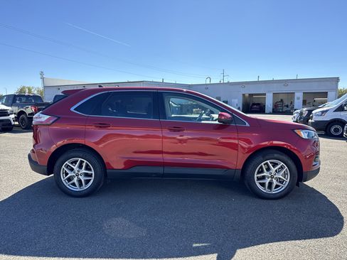 Used 2023 Ford Edge SEL image 4