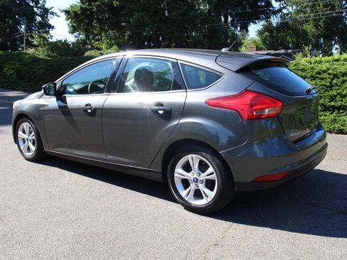 Used 2018 Ford Focus SE w/ Cold Weather Package FWD image 4