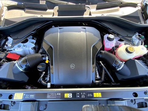 New 2025 Land Rover Range Rover SV image 12