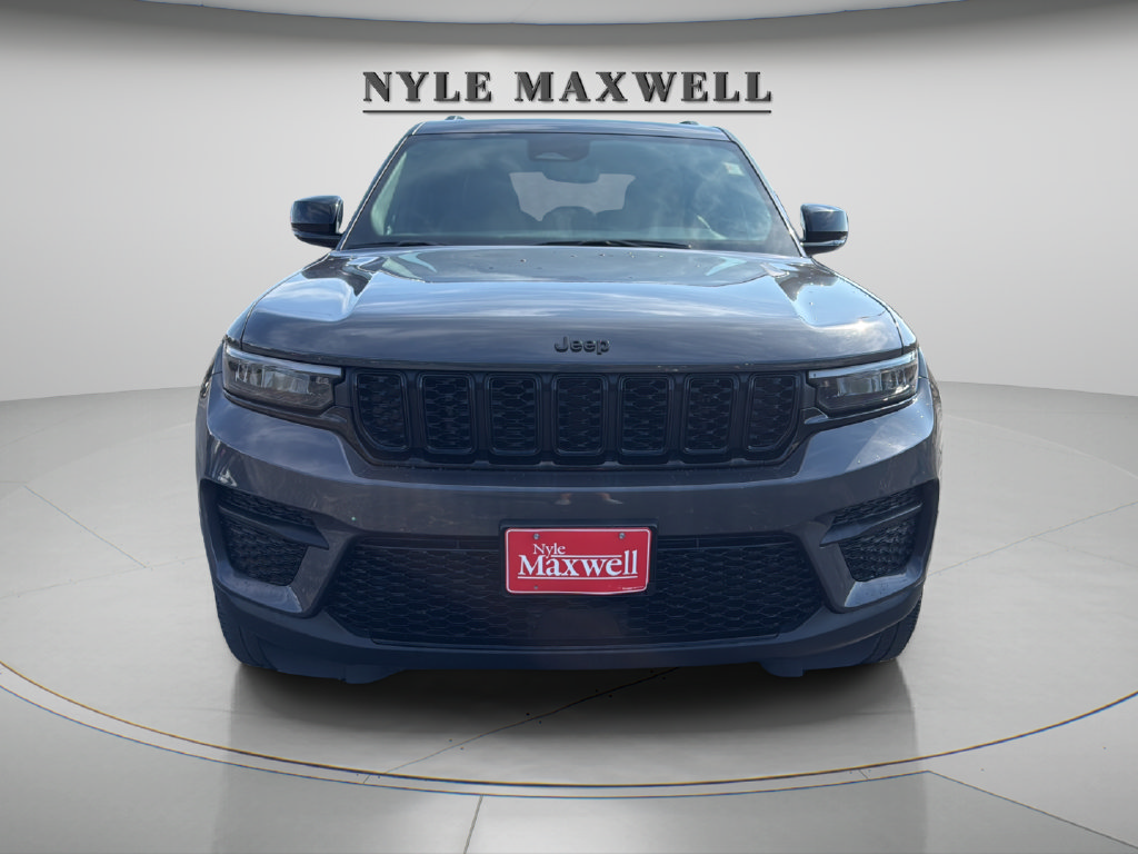 Used 2023 Jeep Grand Cherokee Altitude AWD/4WD image 9