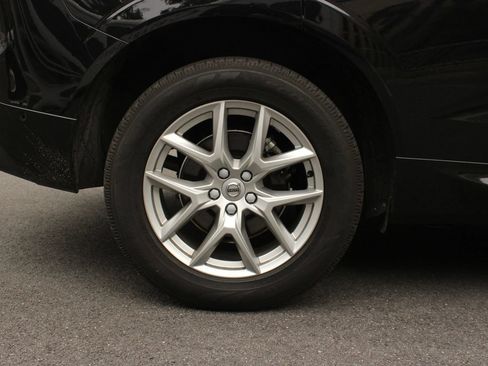 Used 2019 Volvo XC60 T5 Momentum w/ Multimedia Package AWD/4WD image 5