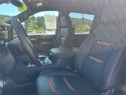 Used 2025 GMC Sierra 2500 AT4 AWD/4WD image 17