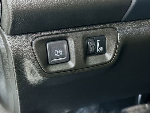 Used 2023 GMC Acadia SLE w/ Driver Convenience Package image 16