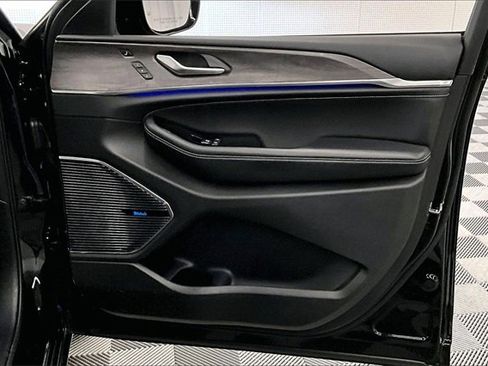 Used 2023 Jeep Grand Cherokee Overland w/ Advanced Protech Group III image 20