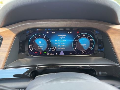 Used 2025 Volkswagen Atlas SE FWD image 9