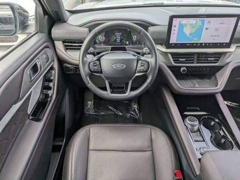 Used 2025 Ford Explorer Platinum w/ LUX Leather Package AWD/4WD image 17