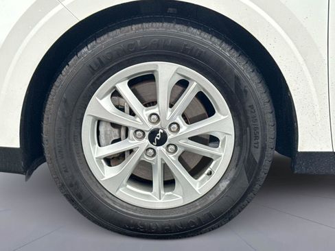 Used 2024 Kia Carnival LX FWD image 11