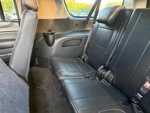 Used 2016 Chevrolet Suburban LS image 23